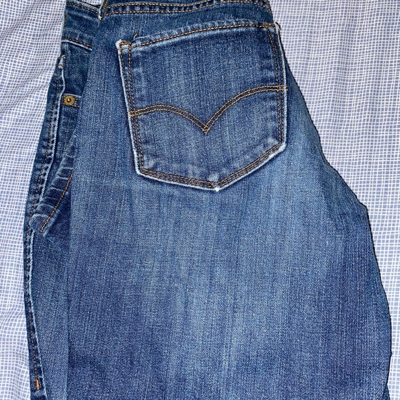Levis Jeans - Picture 4 of 4